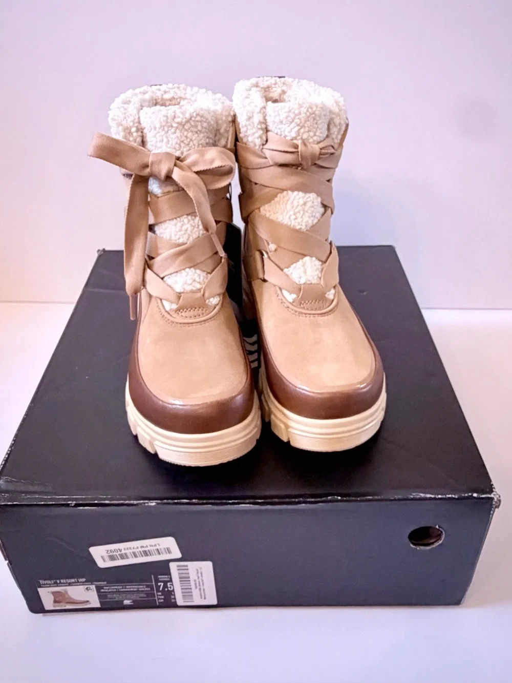 Sorel  Women's Tivoli V Resort Waterproof Boot Sz 7.5 Brand New